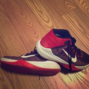 Nike Boys Tennis Shoes Size 4